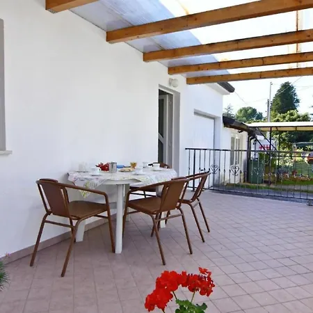 In Mit Terrasse By Interhome Апартаменты
